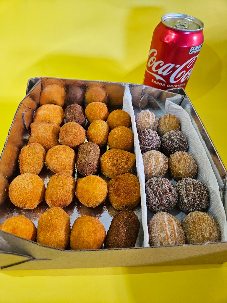 Amanda Salgados - Combo de salgadinhos com Coca-Cola