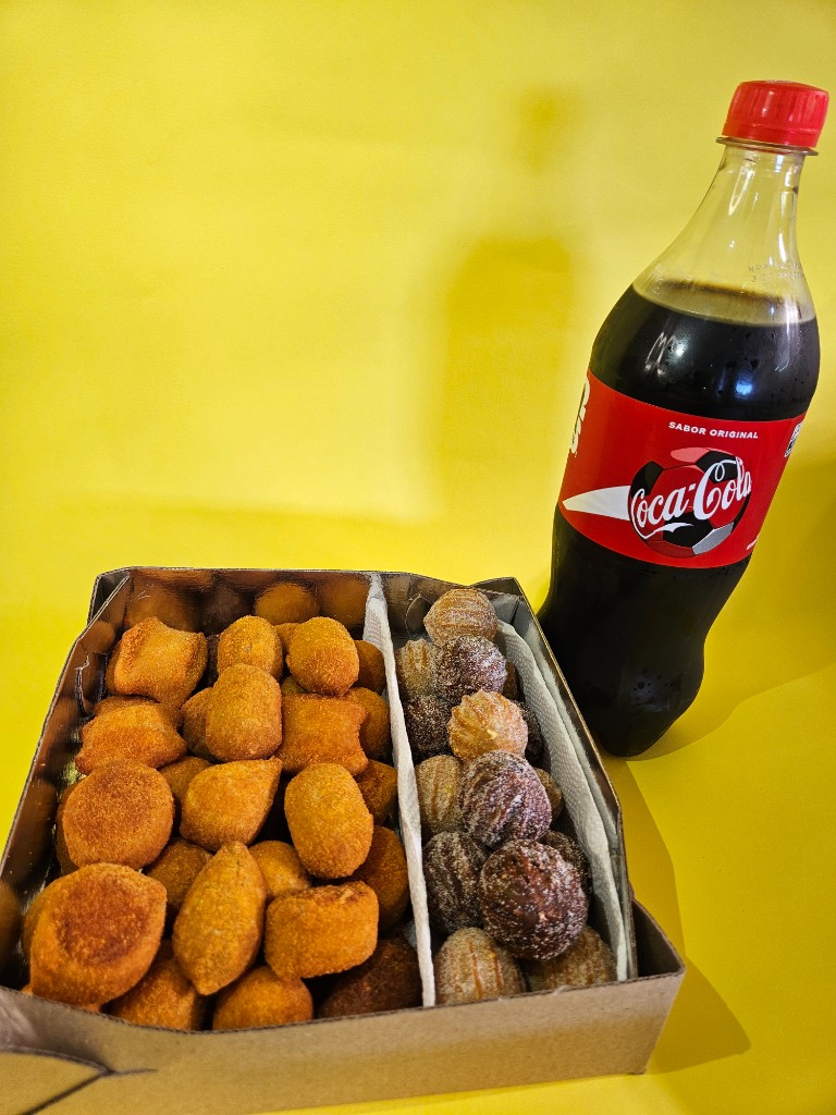 Amanda Salgados - Combo com garrafa de Coca-Cola